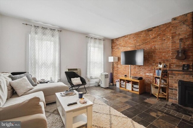 Building Photo - 3215 Hamilton St