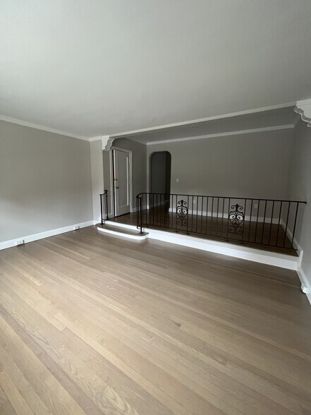 Building Photo - 35 Park St