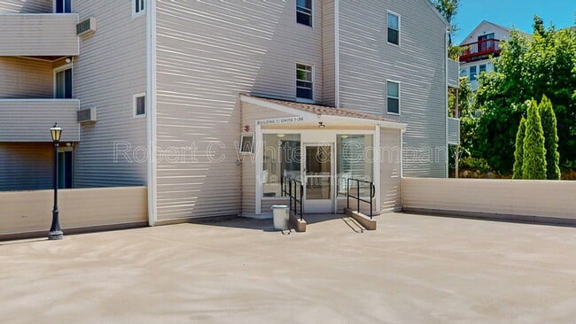 Building Photo - 163 South St