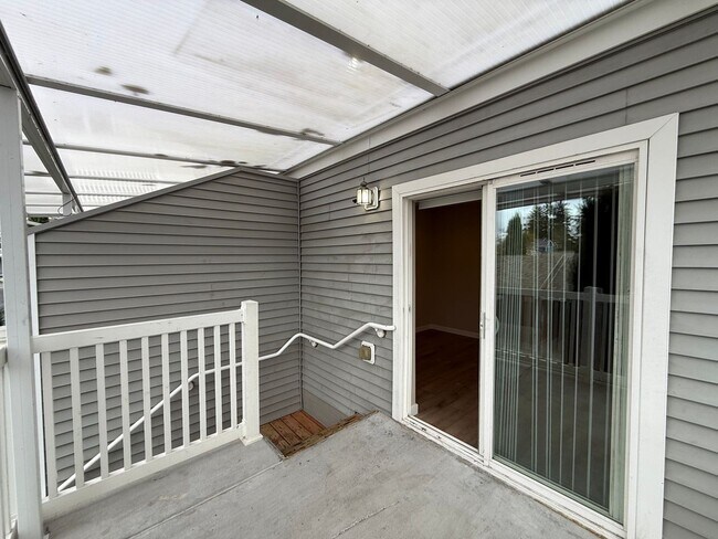 Building Photo - FREE RENT through FEBRUARY - SEE LISTING for DETAILS!  Newly Updated Two Bedroom Townhome Availab...