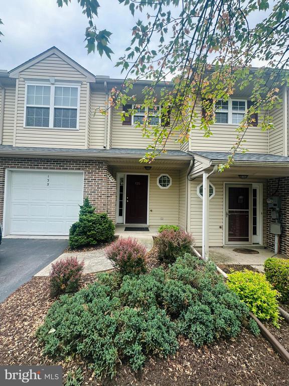 Primary Photo - 135 Cardinal Ln