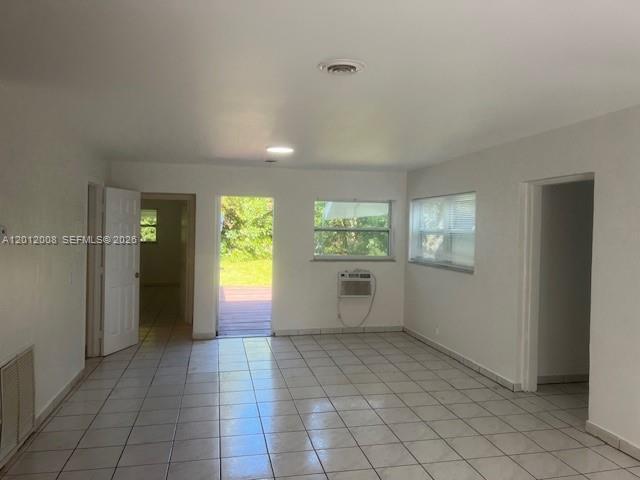 Building Photo - 4548 SW 33rd Ave