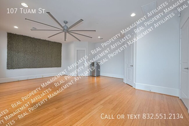 Building Photo - 107 Tuam St