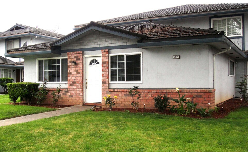 Building Photo - 767 Warring Dr