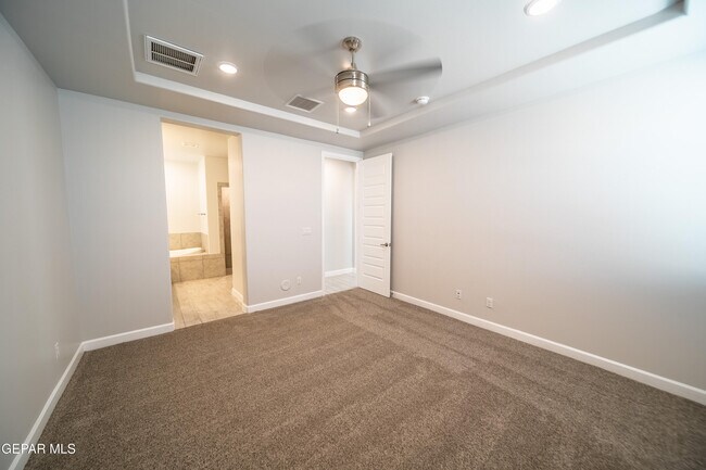 Building Photo - 249 Adamtowne Dr