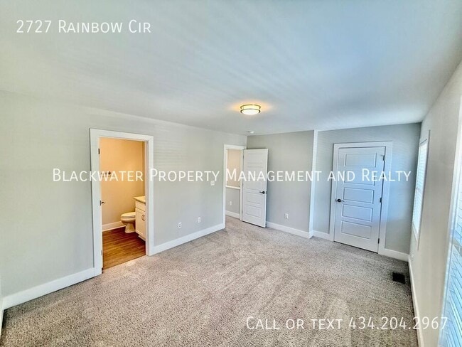 Building Photo - 2727 Rainbow Cir