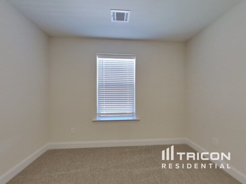 Building Photo - 635 Cantrell Dr