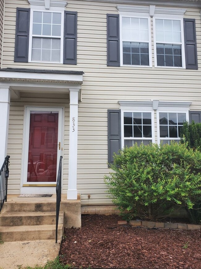 Building Photo - 833 Gallows Ct