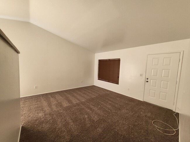 Building Photo - 1ST MONTH RENT FREE!!! GREAT SINGLE LEVEL ...