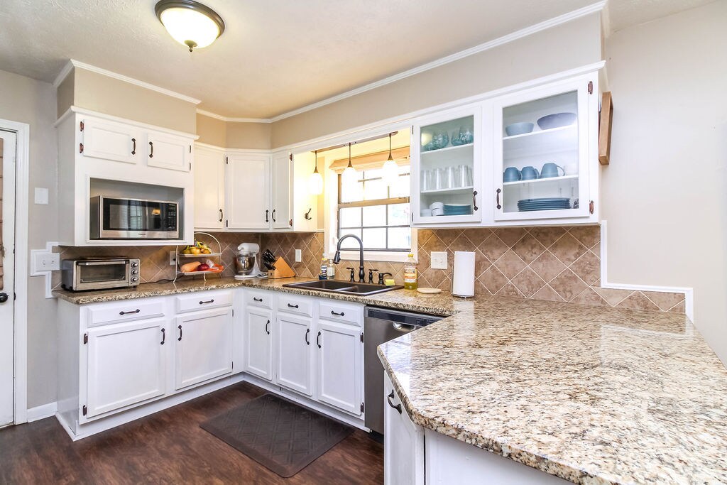 Building Photo - 87 Aileen Dr