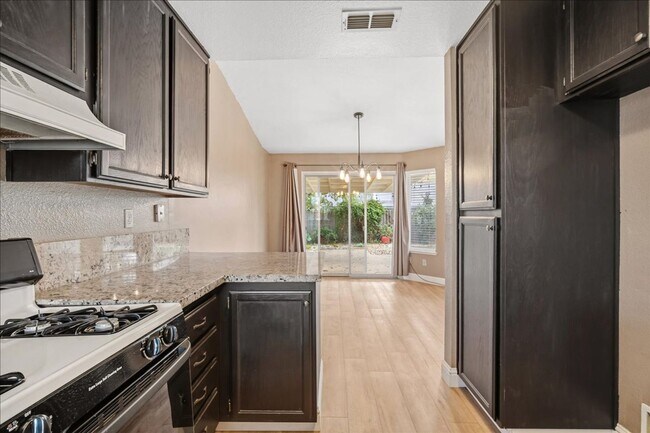 Building Photo - 8138 Sonoma Hills Way