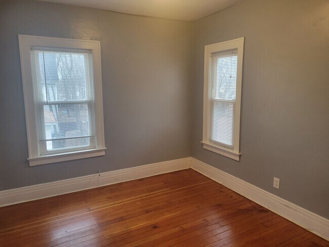 Building Photo - 126 Flanders St