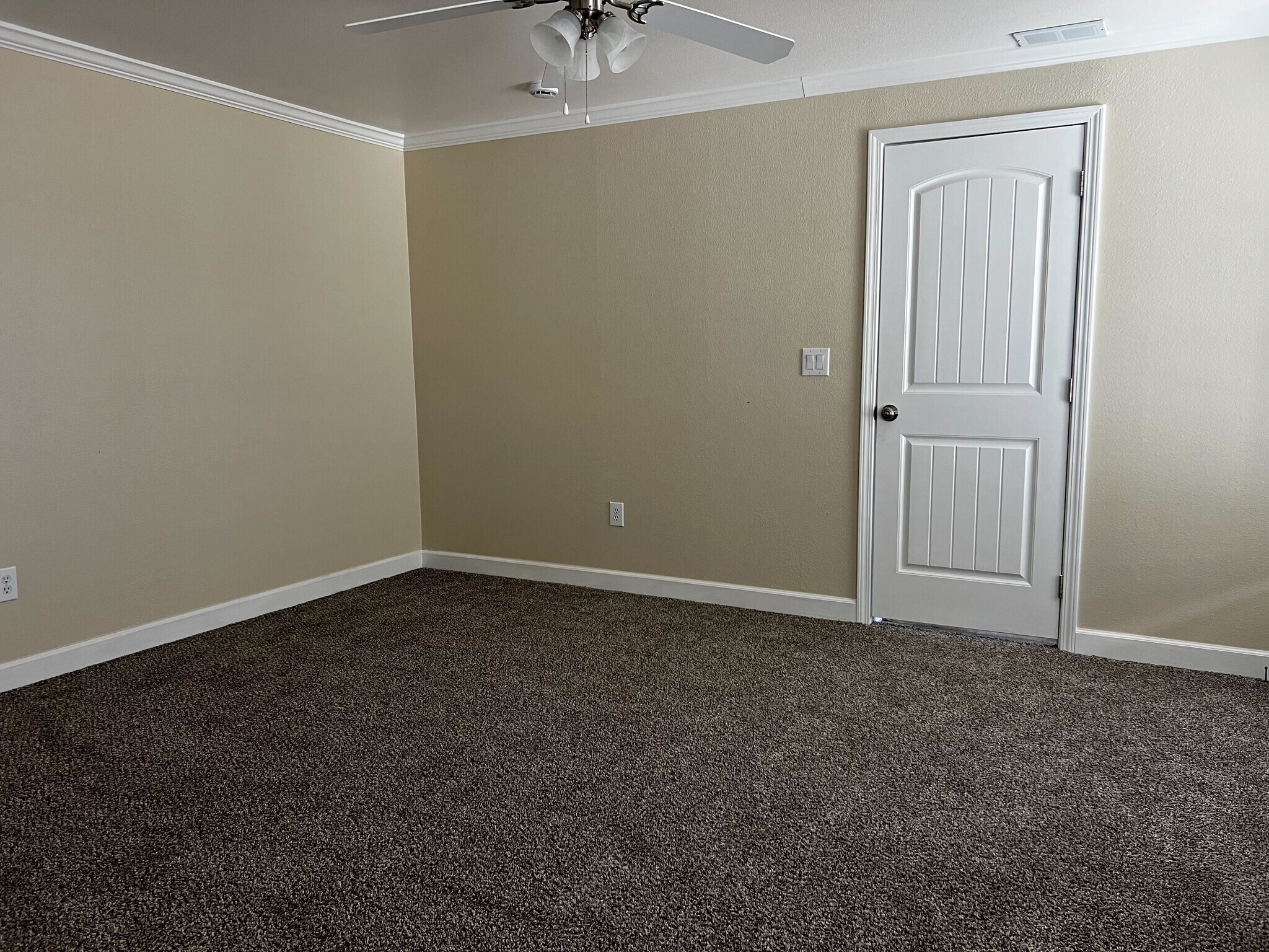 Building Photo - 709 N Collins Fwy