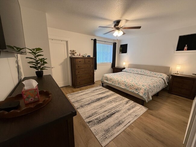 Building Photo - Beautiful 3 Bed/2.5 Bath Townhome - NE Bend