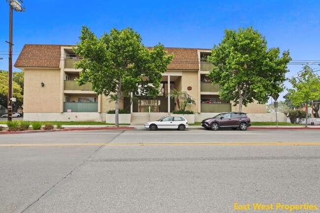 Primary Photo - 408 Civic Center Dr E