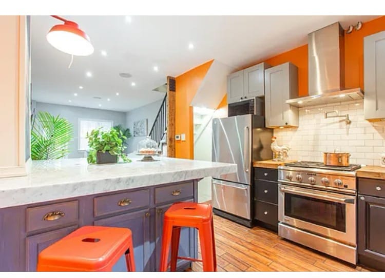 Building Photo - 823 S Hutchinson St