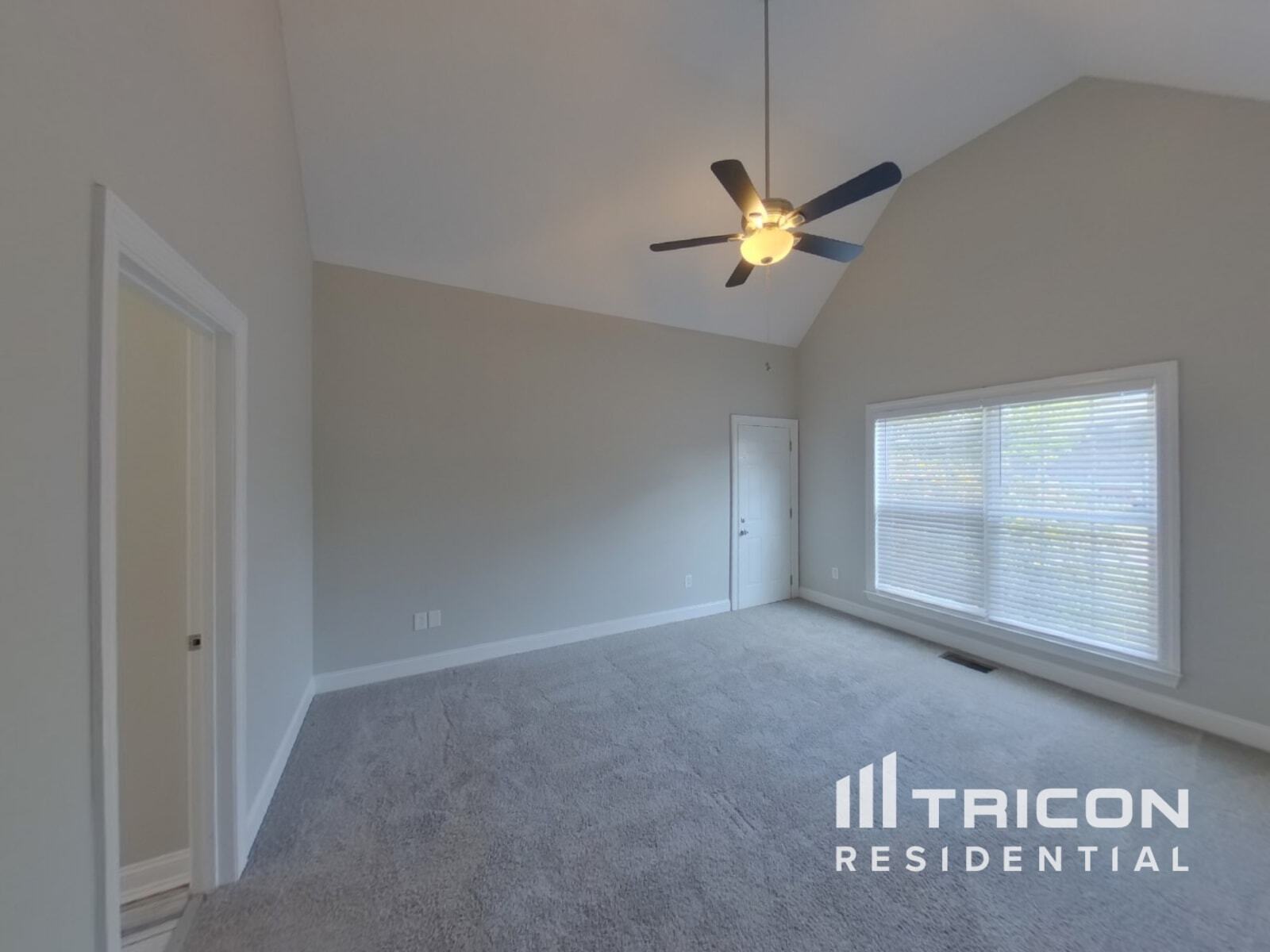 Building Photo - 435 Titans Cir