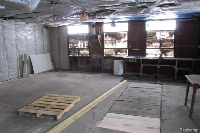 Building Photo - 995 Lakeview St