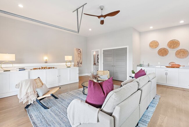 Building Photo - Walkable Luxury in Edgehill