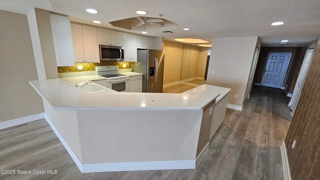 Building Photo - 480 Sail Ln