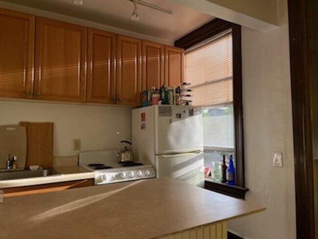 Building Photo - 304 S Graham St