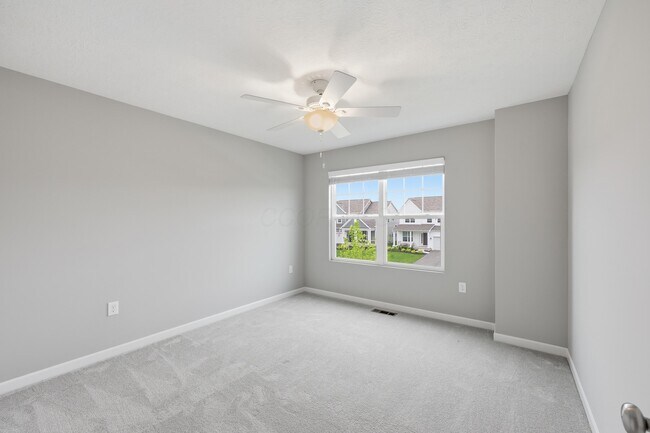 Building Photo - 5749 Shadowfair Ln