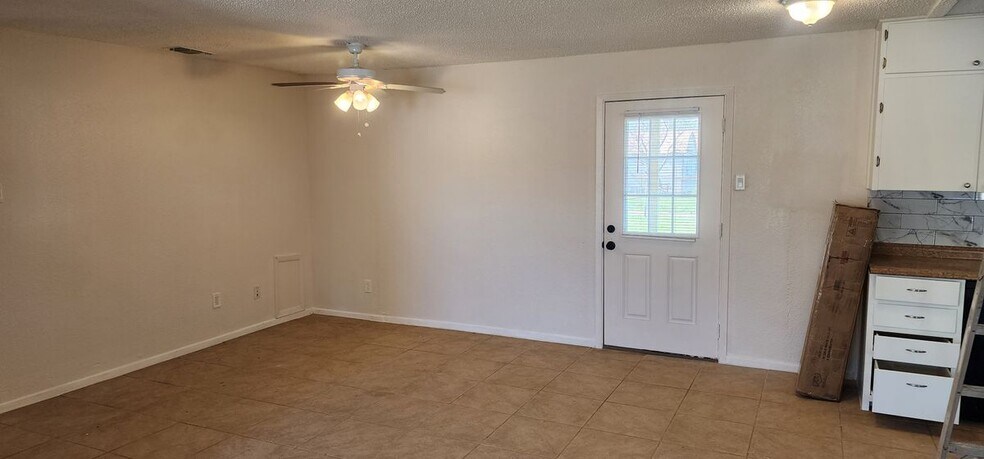 Building Photo - 1729 Sherrye Dr