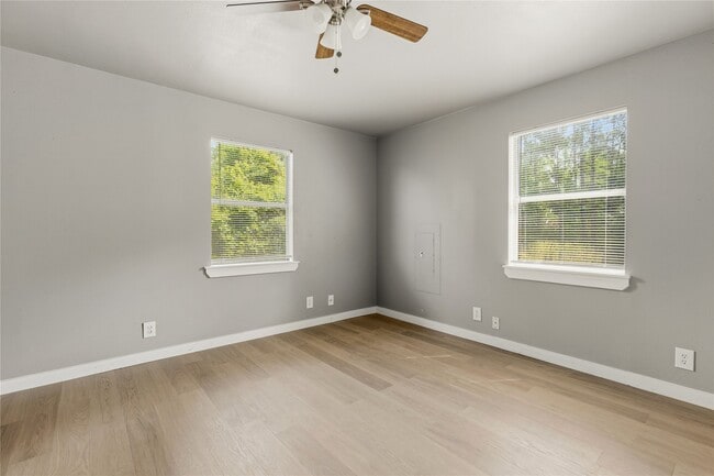 Building Photo - 223 Rush Creek Ln