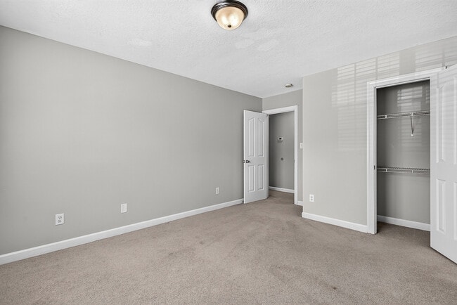 Building Photo - 217 Stagecoach Dr