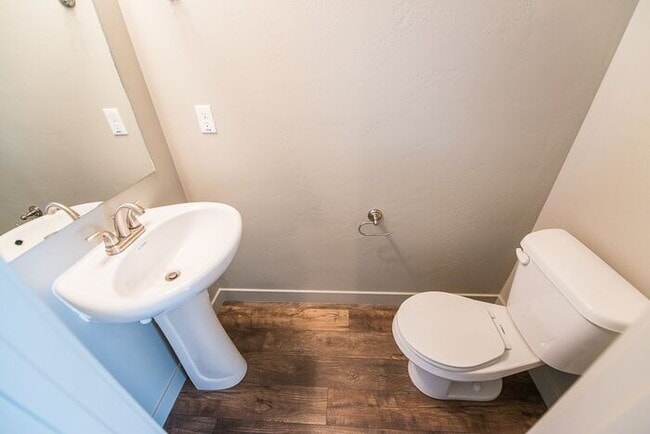 Building Photo - The Overlook in Herriman - Gorgeous Townhome