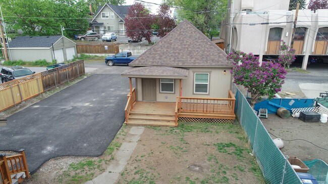 Building Photo - 1314 W Mallon Ave