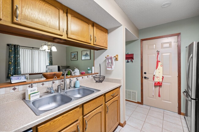 Building Photo - 206 Cedar Ridge Way