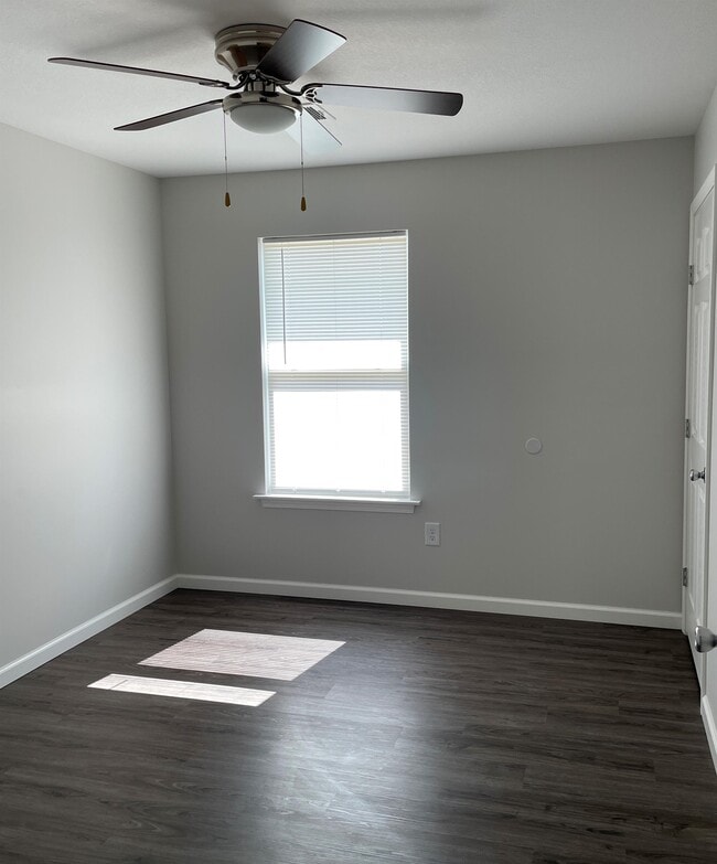 Building Photo - 122 S Russell Ave