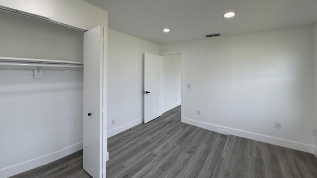 Building Photo - 4-bedroom, 2-bathroom