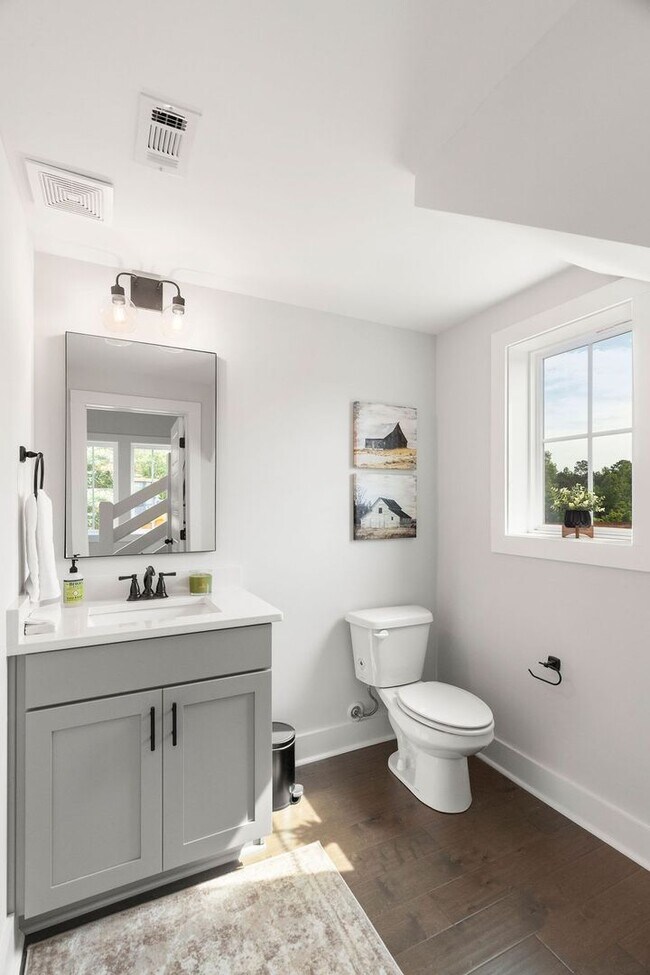 Building Photo - Designer Home near Auburn University's Campus!