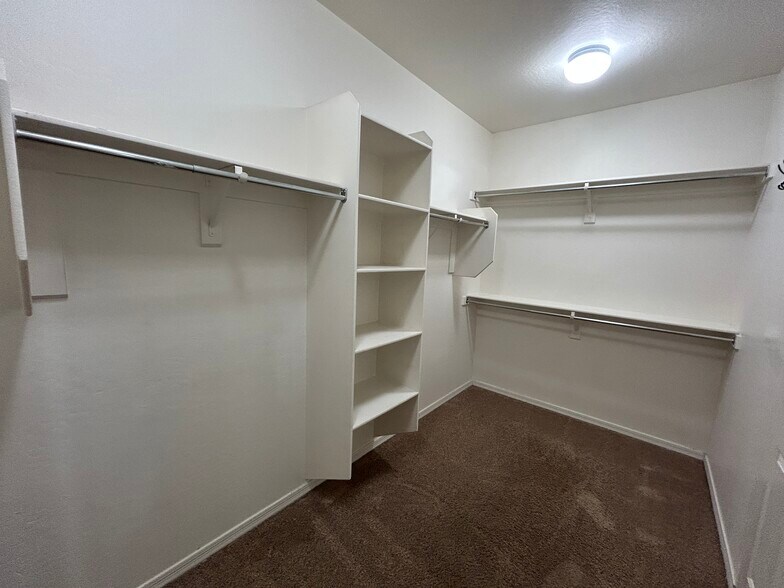 Building Photo - 5317 W Buckskin Trl