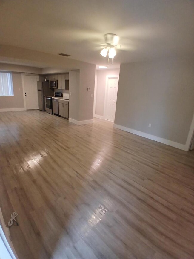 Building Photo - 1320 NE 146th St