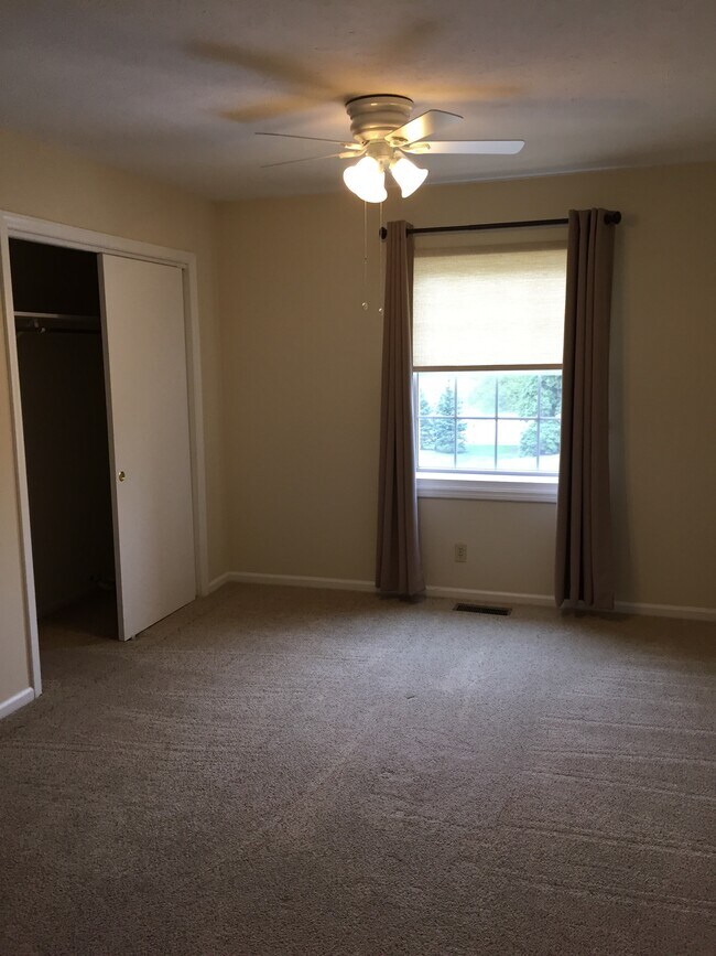 Building Photo - 2231 Glouchester Dr
