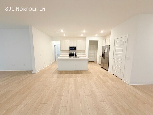 Building Photo - 891 Norfolk Ln