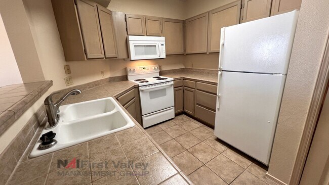 Building Photo - 1 Bedroom, 1 Bath