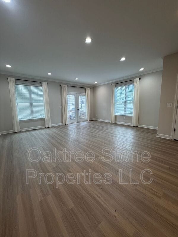 Building Photo - 1996 Main St NW