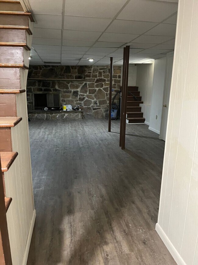 Building Photo - Newly Remodeled Single Family Home - Howar...