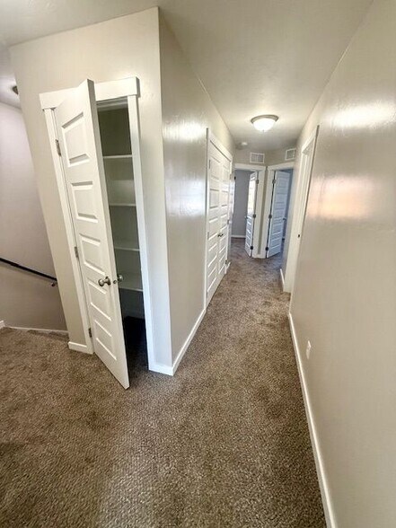 Building Photo - 2865 Murwood