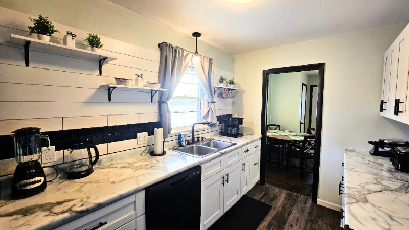 Building Photo - 7433 15th Ave S