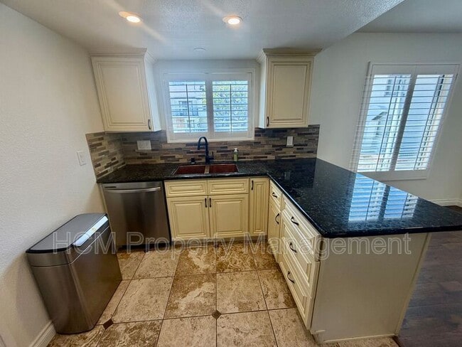 Building Photo - 201 Laurel Ave