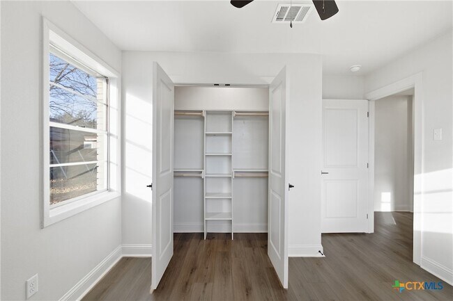 Building Photo - 410 State Hwy 95