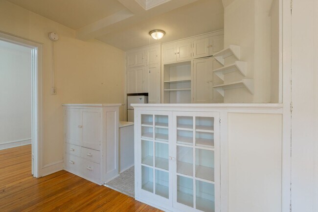 Building Photo - 3252 Girard Ave S