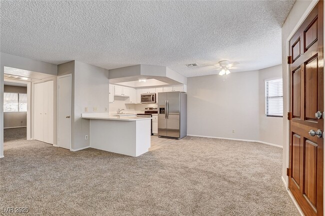 Building Photo - 2713 Otter Creek Ct