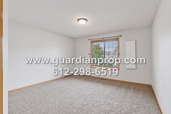 Building Photo - End Unit Townhouse Available Now, Open Floor Plan, Fireplace, Patio, Large Primary Suite