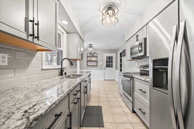 Building Photo - 8783 Lower Woods Cove